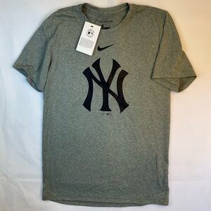 Nike Dri-Fit Men’s New York Yankees Shirt Sort Sleeve Tee Small Size
